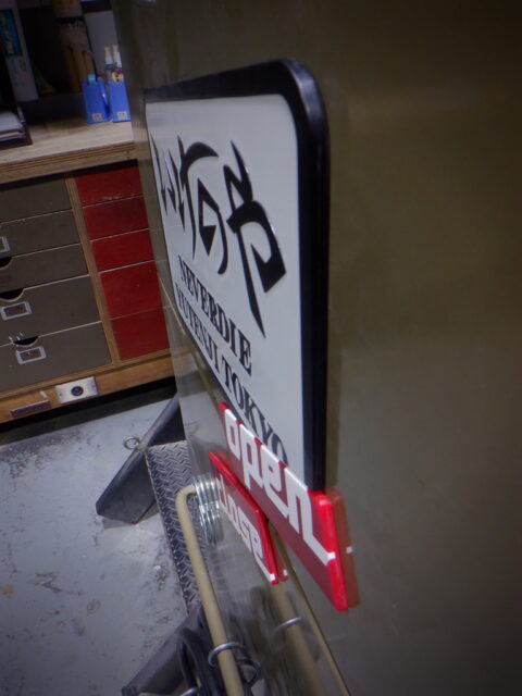 B7B65599-891A-4BAF-B84F-380CBE4403B6_1_105_c